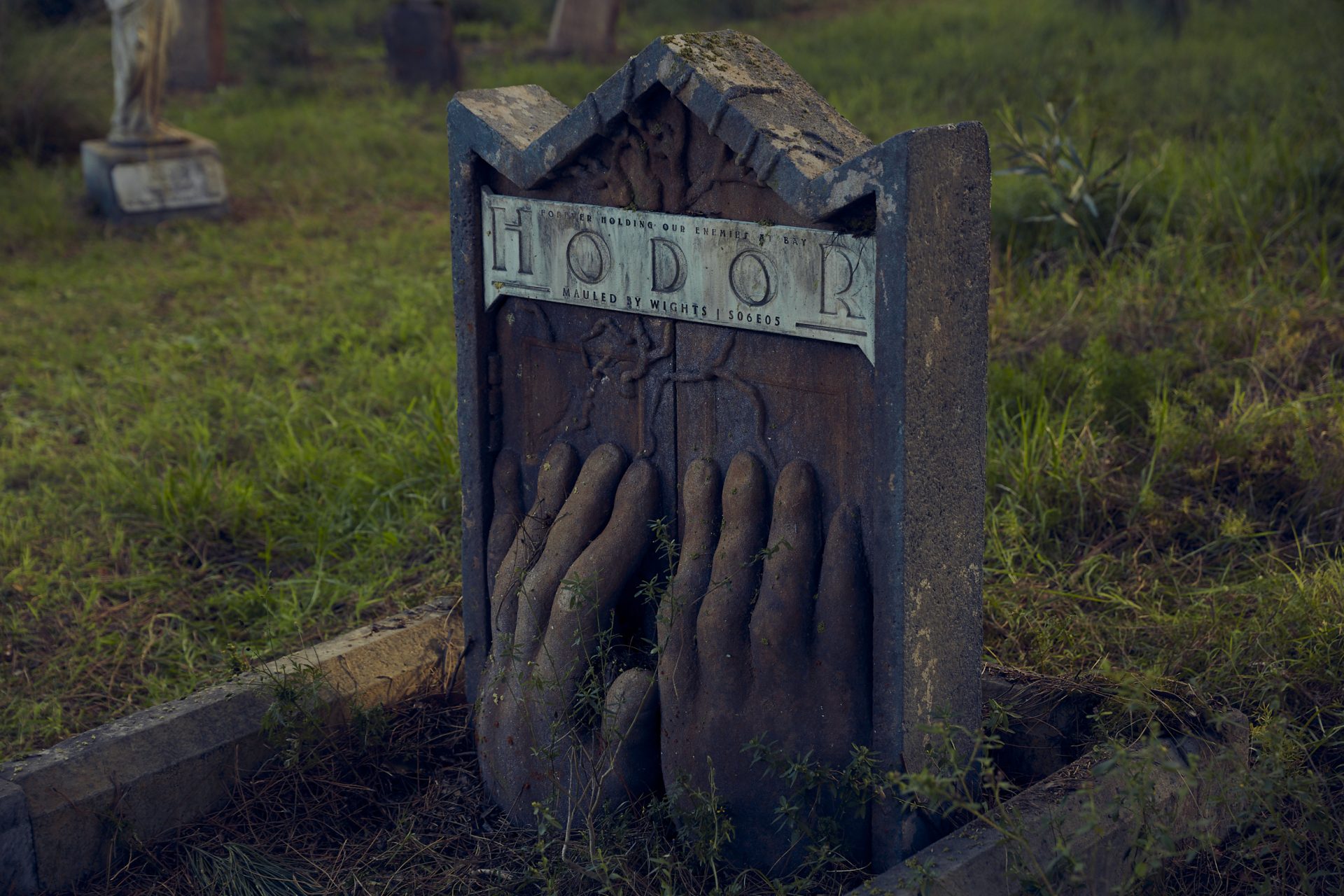 Game of Thrones Grave - Hodor - by The Glue Society